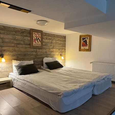 Mountain Cricket Chalets And Apartments 구다우리 외부 사진