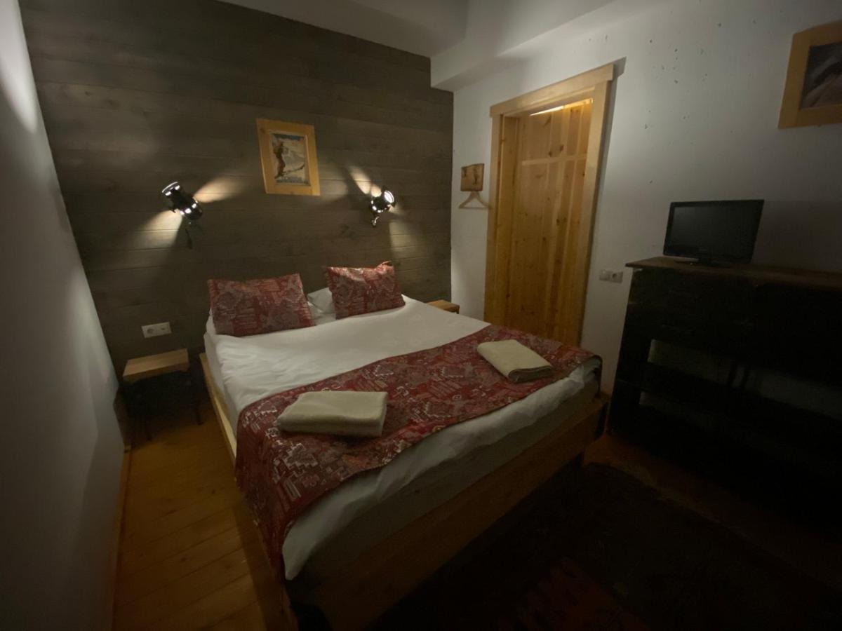 Mountain Cricket Chalets And Apartments 구다우리 외부 사진