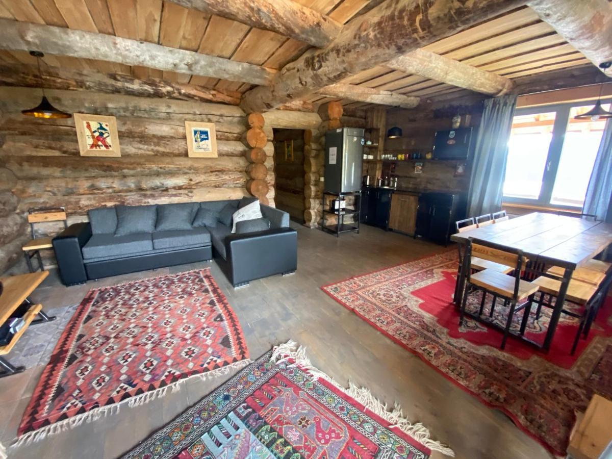 Mountain Cricket Chalets And Apartments 구다우리 외부 사진