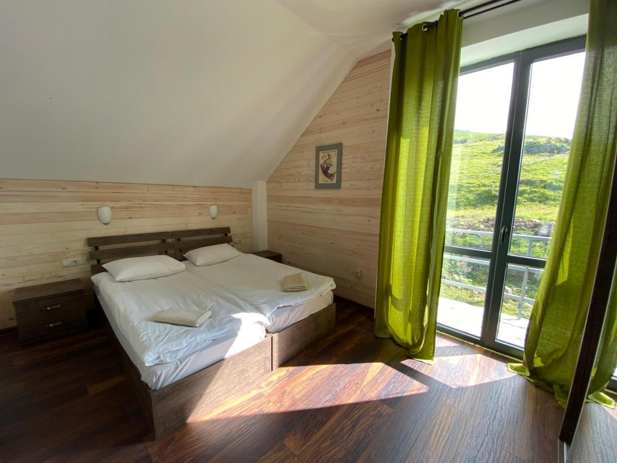 Mountain Cricket Chalets And Apartments 구다우리 외부 사진