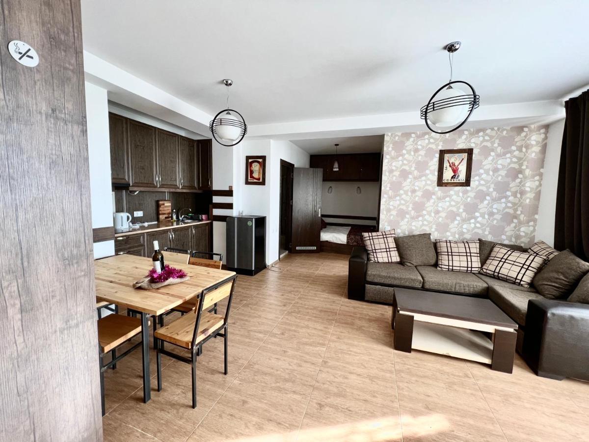 Mountain Cricket Chalets And Apartments 구다우리 외부 사진