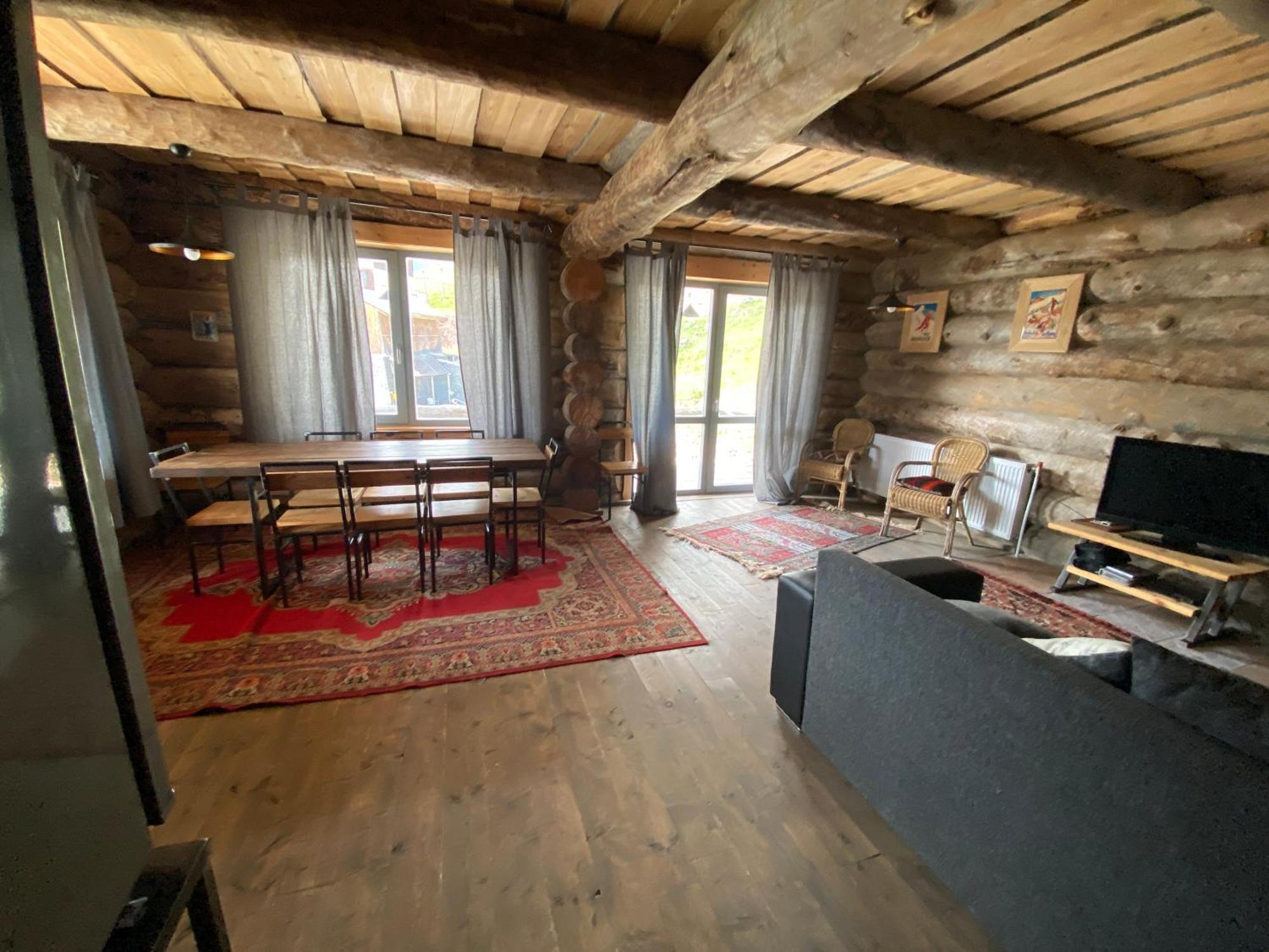 Mountain Cricket Chalets And Apartments 구다우리 외부 사진