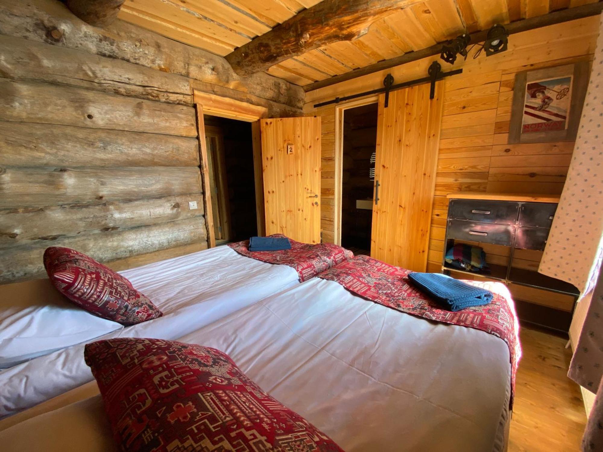 Mountain Cricket Chalets And Apartments 구다우리 외부 사진