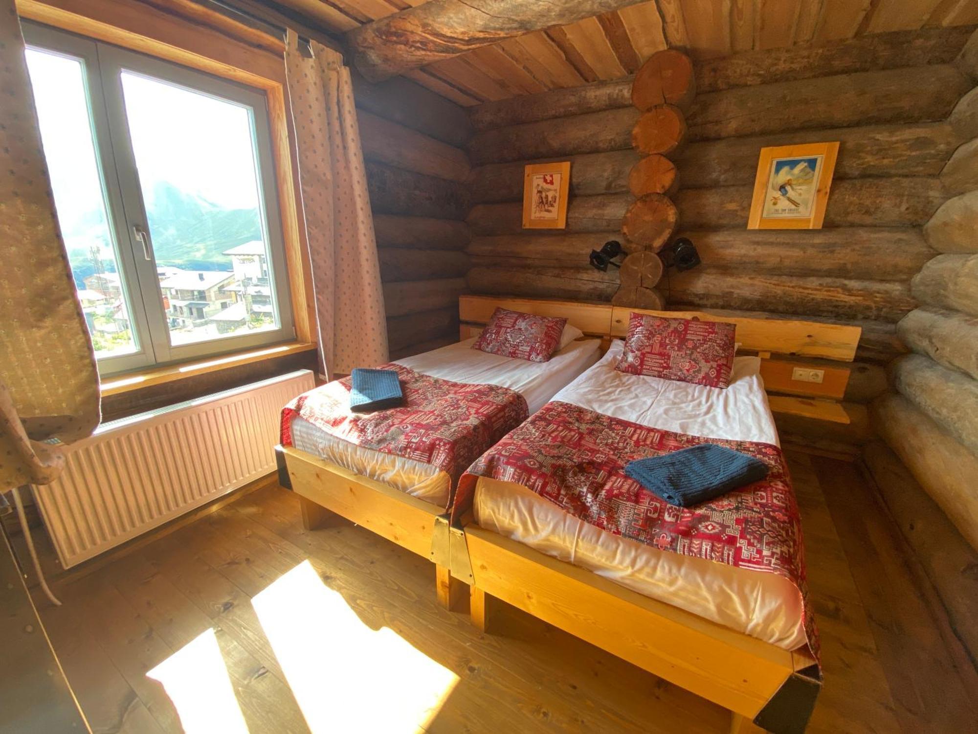 Mountain Cricket Chalets And Apartments 구다우리 외부 사진