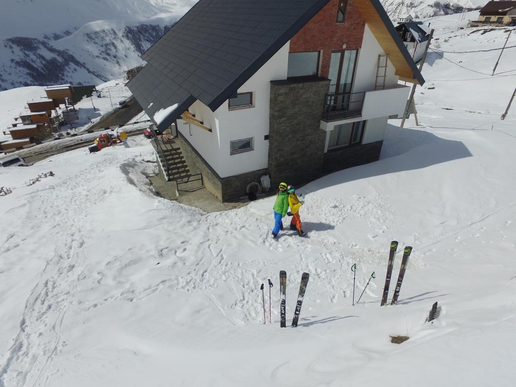 Mountain Cricket Chalets And Apartments 구다우리 외부 사진